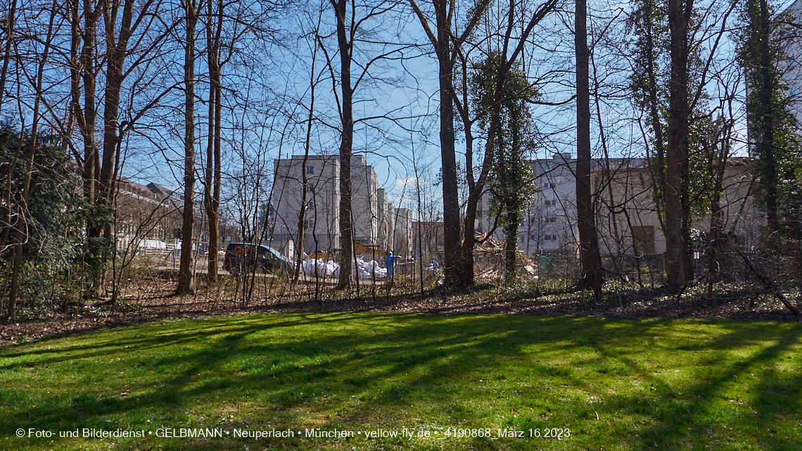 16.03.2023 - Die Crux der schwarzen Aluschindeln